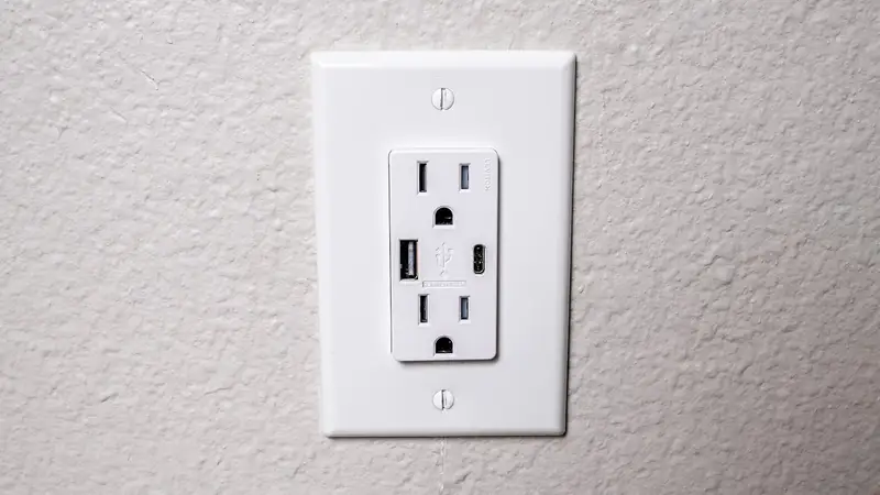 Smart outlet installation Kansas City - plugs and power monitoring